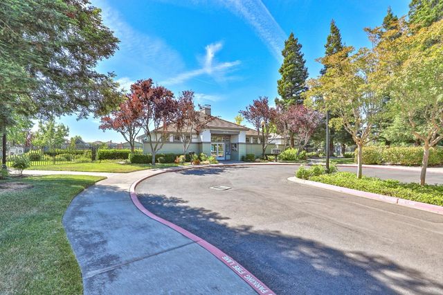 3373 Marina Cove Cir, Elk Grove, CA 95758