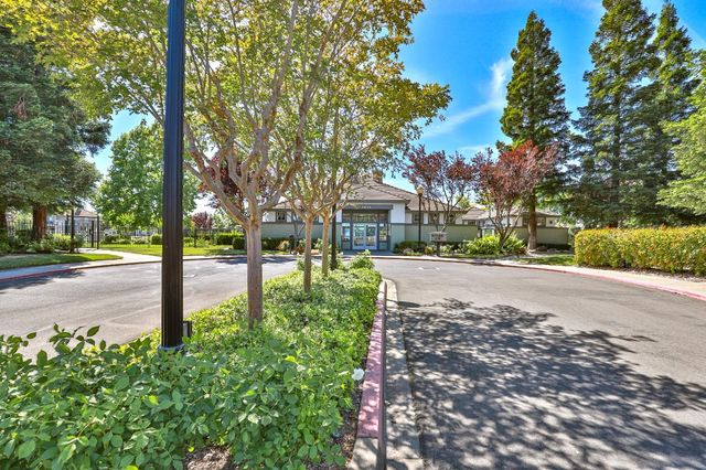 3373 Marina Cove Cir, Elk Grove, CA 95758