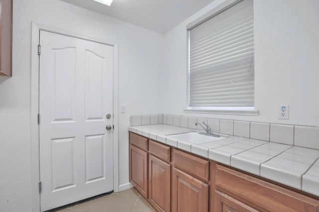 3373 Marina Cove Cir, Elk Grove, CA 95758