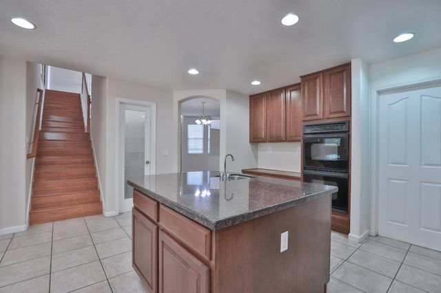 3373 Marina Cove Cir, Elk Grove, CA 95758