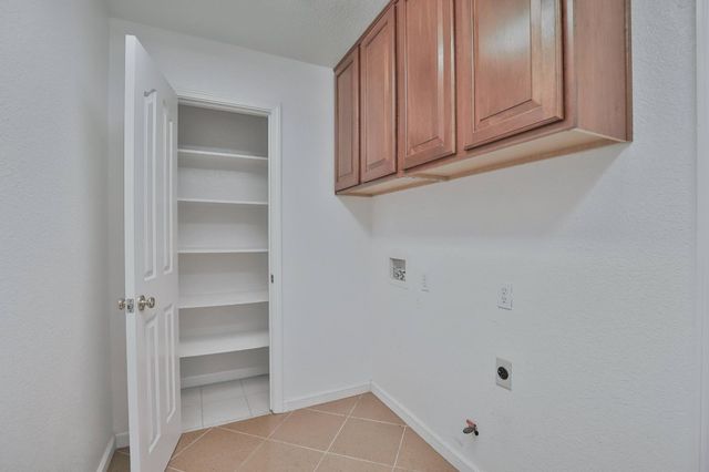 3373 Marina Cove Cir, Elk Grove, CA 95758