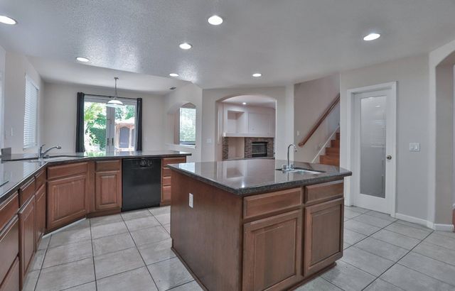 3373 Marina Cove Cir, Elk Grove, CA 95758