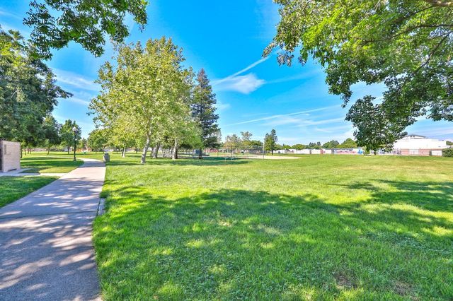 3373 Marina Cove Cir, Elk Grove, CA 95758