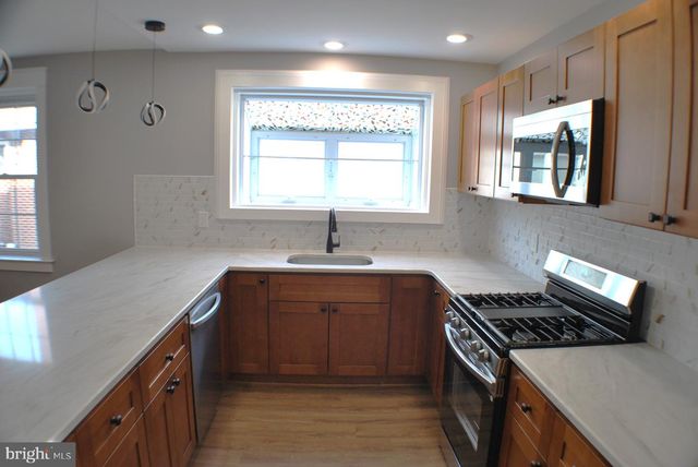 125 E AVON RD, Brookhaven, PA 19015