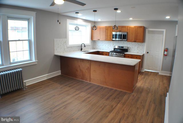 125 E AVON RD, Brookhaven, PA 19015