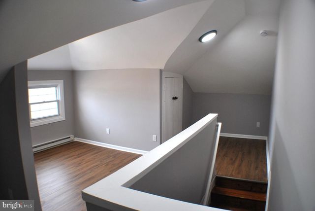 125 E AVON RD, Brookhaven, PA 19015