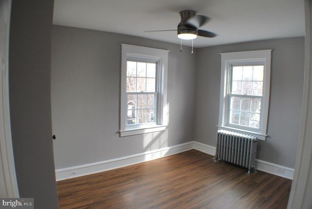 125 E AVON RD, Brookhaven, PA 19015