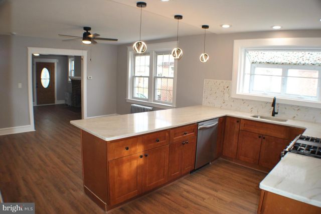 125 E AVON RD, Brookhaven, PA 19015