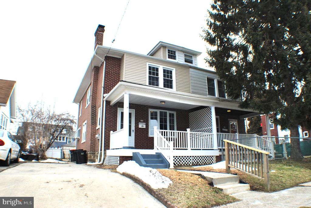 125 E AVON RD, Brookhaven, PA 19015