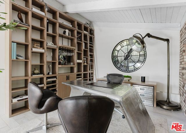 1310 LONDONDERRY Place, Los Angeles, CA 90069