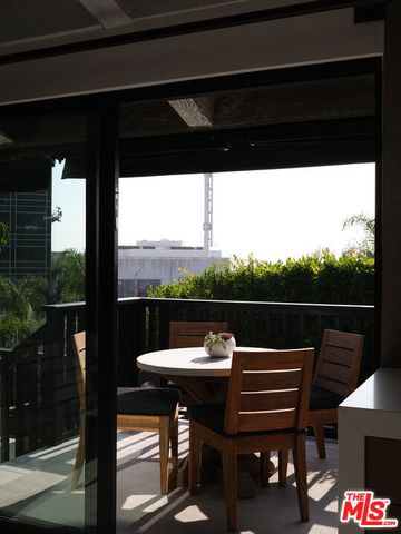 1310 LONDONDERRY Place, Los Angeles, CA 90069