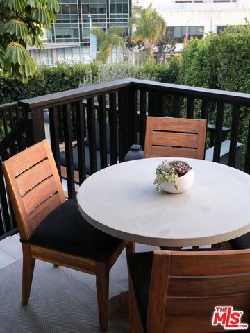 1310 LONDONDERRY Place, Los Angeles, CA 90069