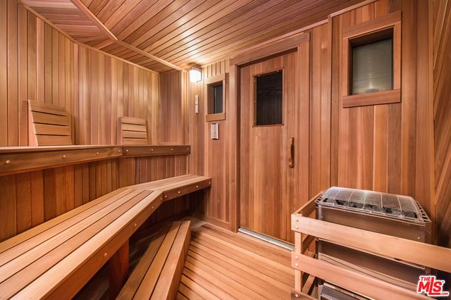 1310 LONDONDERRY Place, Los Angeles, CA 90069