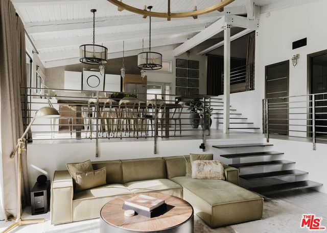 1310 LONDONDERRY Place, Los Angeles, CA 90069