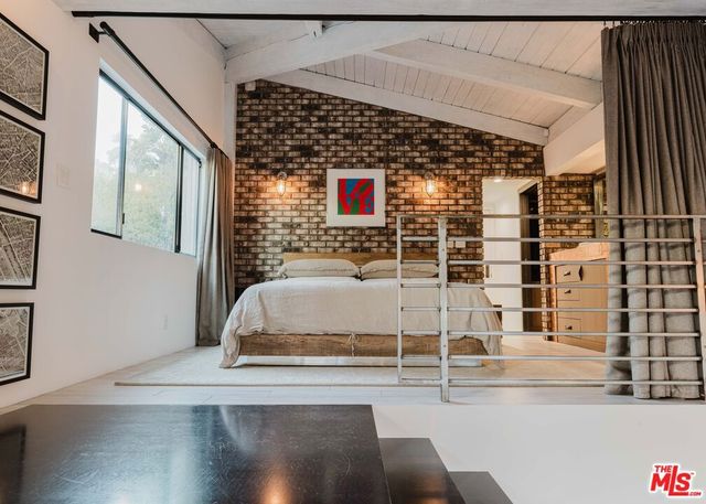 1310 LONDONDERRY Place, Los Angeles, CA 90069