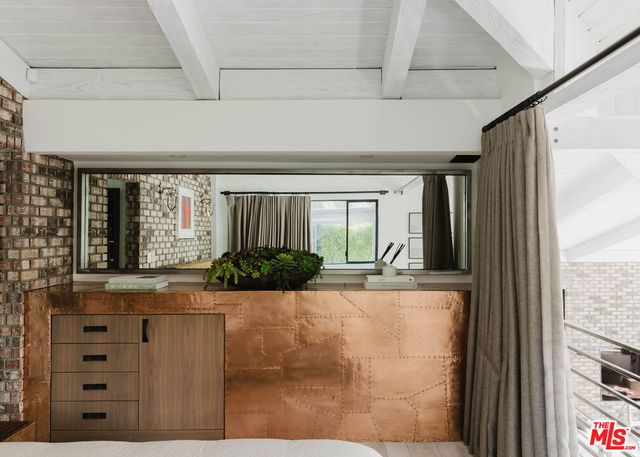 1310 LONDONDERRY Place, Los Angeles, CA 90069