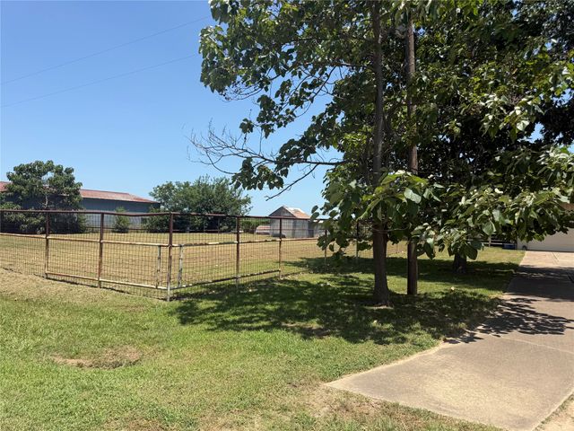 446 County Road 1605, Ravenna, TX 75476