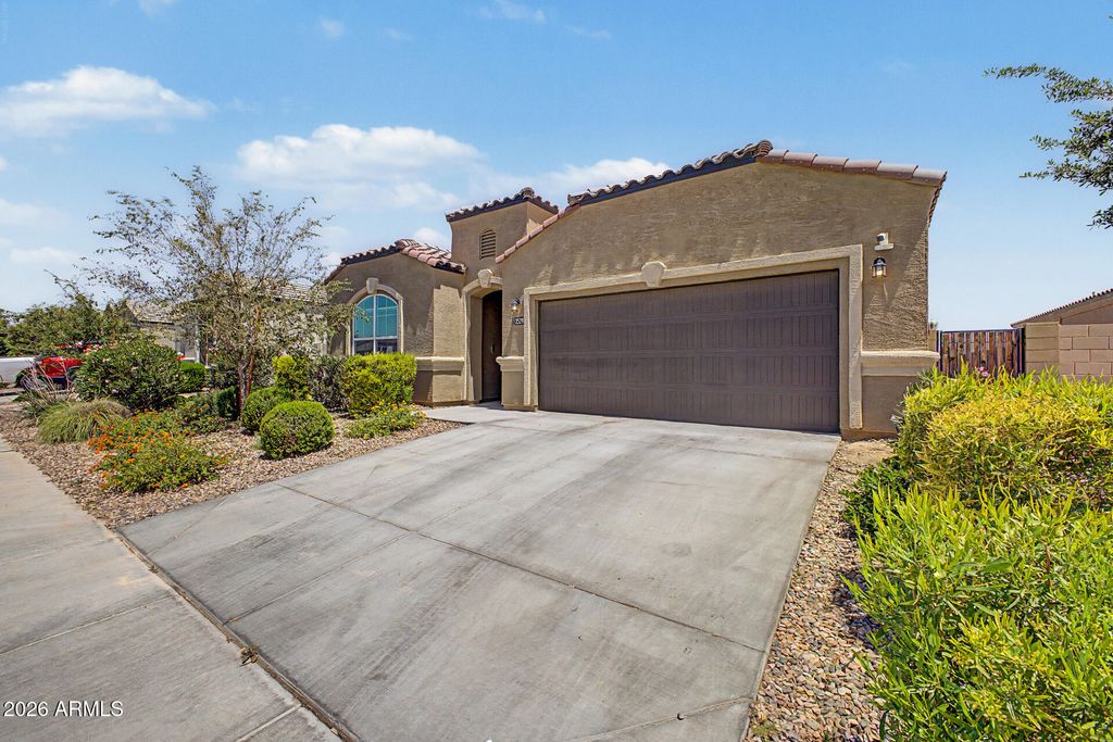 2529 N CAMDEN Drive, Florence, AZ 85132 — photo 2
