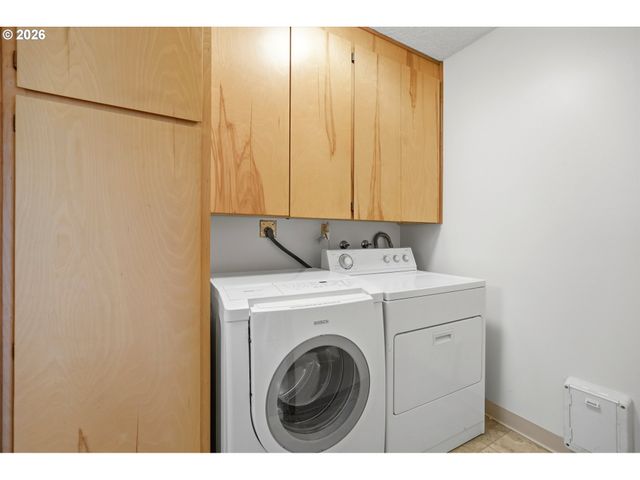 7969 Se THOMPSON Rd, Milwaukie, OR 97222