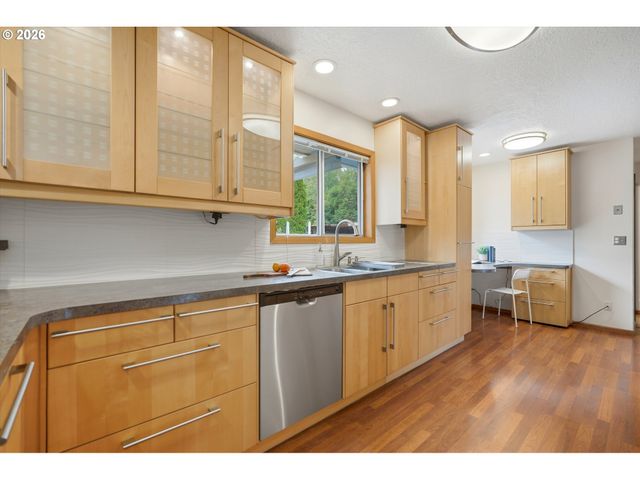 7969 Se THOMPSON Rd, Milwaukie, OR 97222