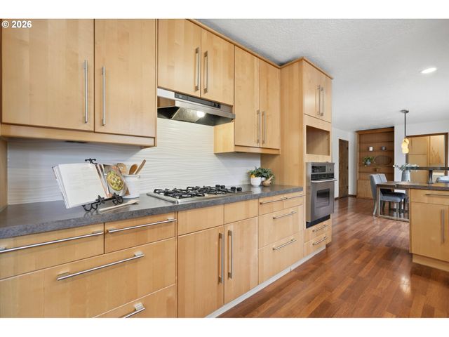 7969 Se THOMPSON Rd, Milwaukie, OR 97222