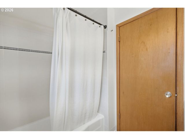 7969 Se THOMPSON Rd, Milwaukie, OR 97222