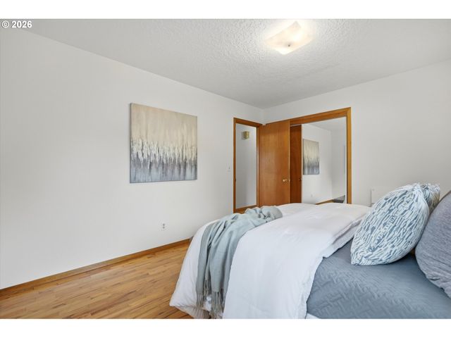7969 Se THOMPSON Rd, Milwaukie, OR 97222