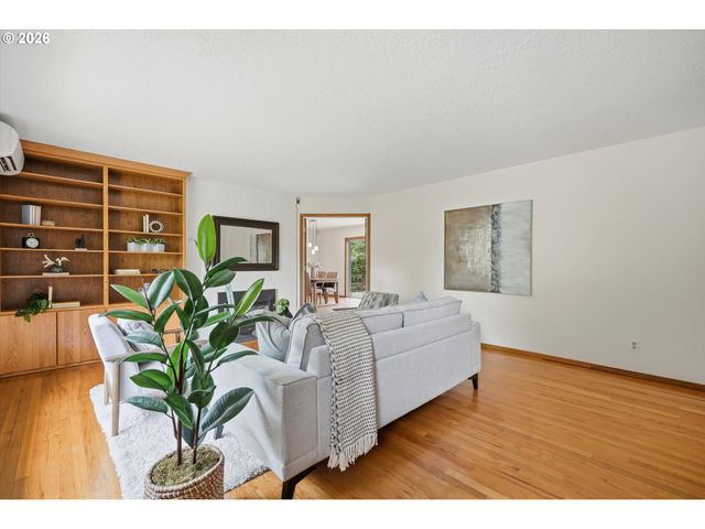 7969 Se THOMPSON Rd, Milwaukie, OR 97222