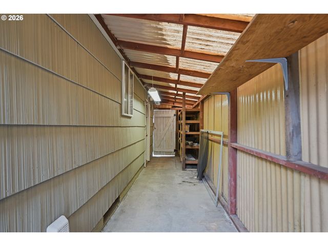 7969 Se THOMPSON Rd, Milwaukie, OR 97222