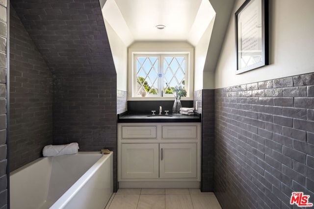 1635 N Genesee Avenue, Los Angeles, CA 90046