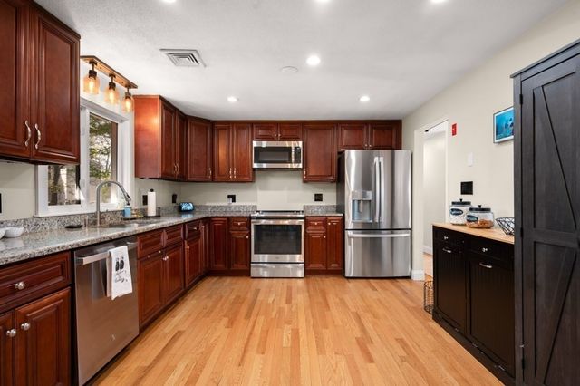 18 Aurele Cir, Reading, MA 01867