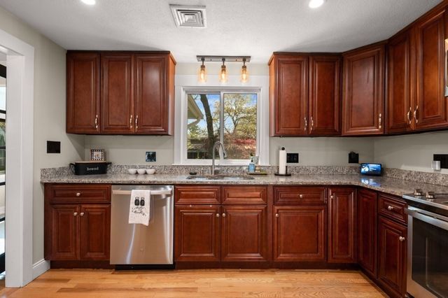 18 Aurele Cir, Reading, MA 01867