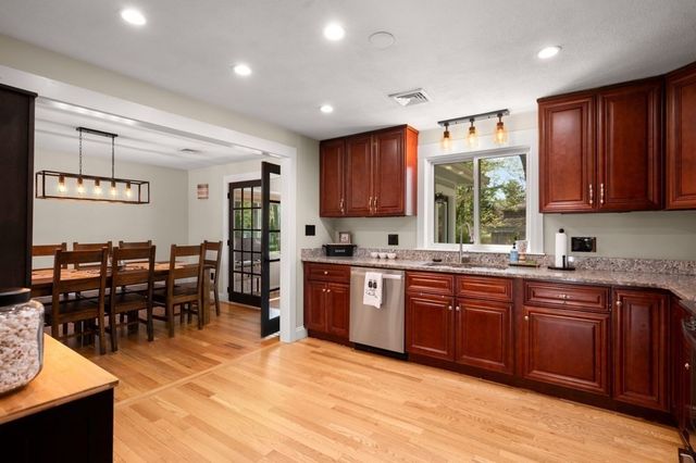 18 Aurele Cir, Reading, MA 01867