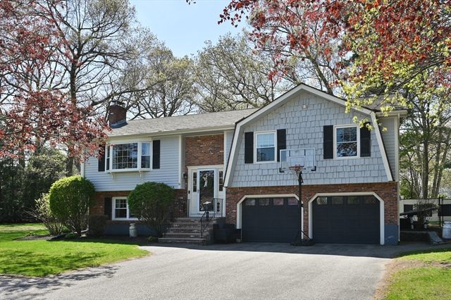 18 Aurele Cir, Reading, MA 01867