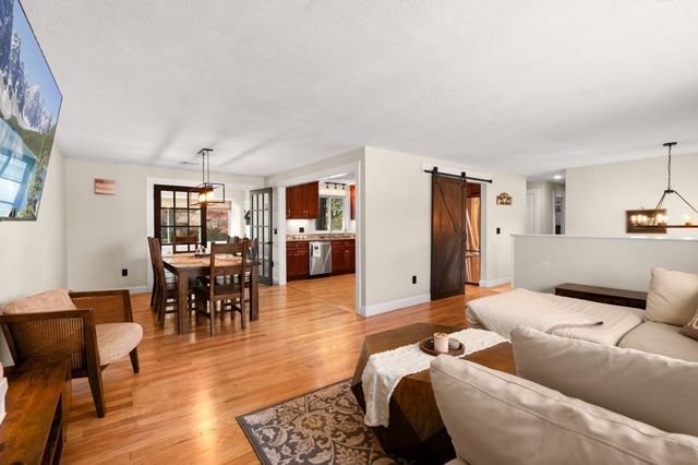 18 Aurele Cir, Reading, MA 01867