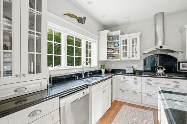 99 Westview Drive, South Burlington, VT 05403