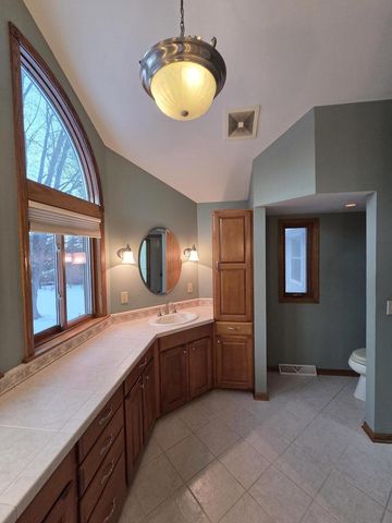 W225S4375 Guthrie ROAD, Waukesha, WI 53189