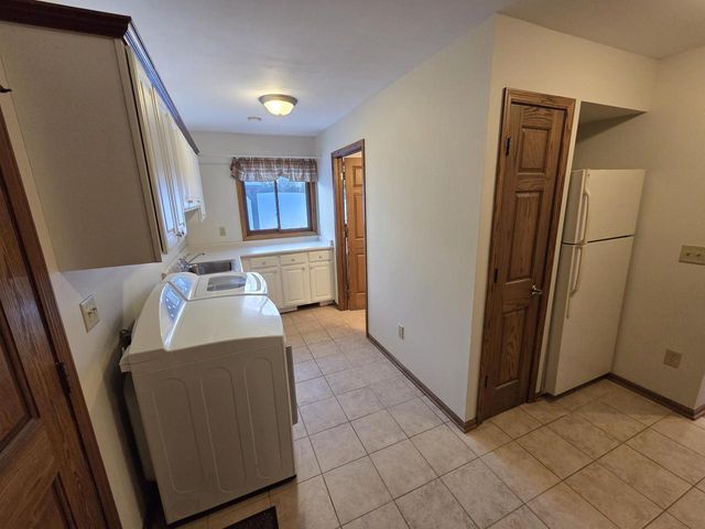 W225S4375 Guthrie ROAD, Waukesha, WI 53189
