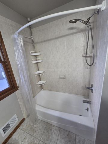 W225S4375 Guthrie ROAD, Waukesha, WI 53189