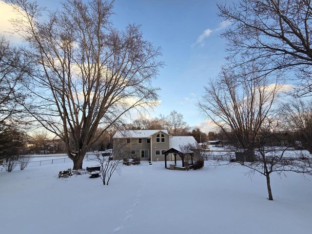 W225S4375 Guthrie ROAD, Waukesha, WI 53189