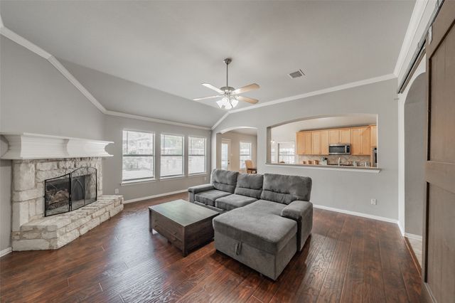 16 Mary Lou Court, Mansfield, TX 76063