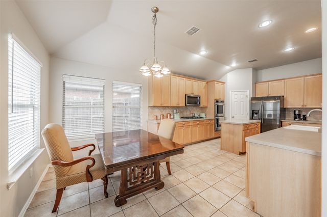 16 Mary Lou Court, Mansfield, TX 76063