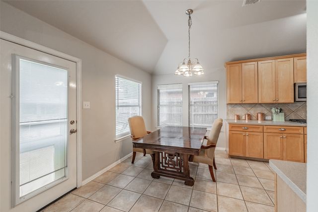 16 Mary Lou Court, Mansfield, TX 76063