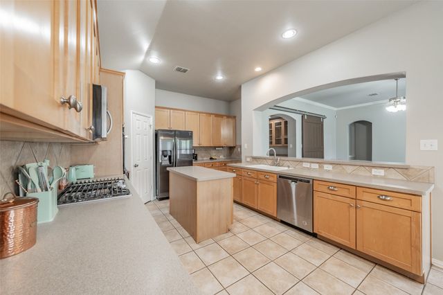 16 Mary Lou Court, Mansfield, TX 76063