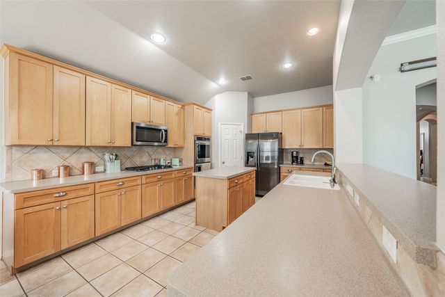 16 Mary Lou Court, Mansfield, TX 76063