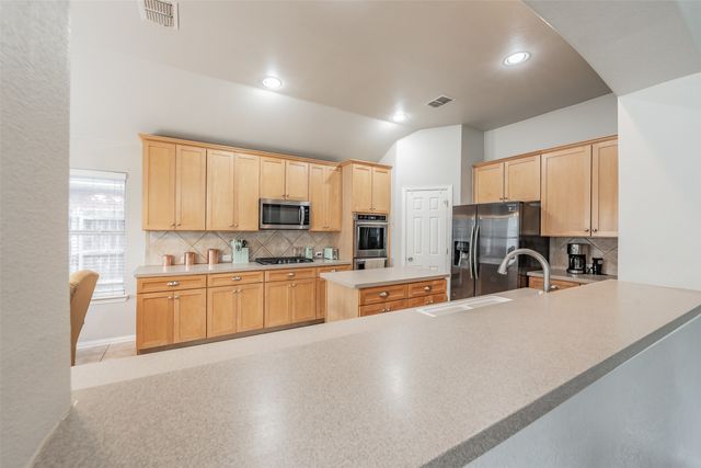 16 Mary Lou Court, Mansfield, TX 76063