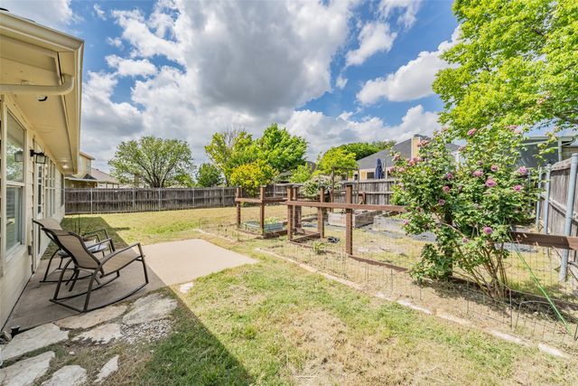 16 Mary Lou Court, Mansfield, TX 76063