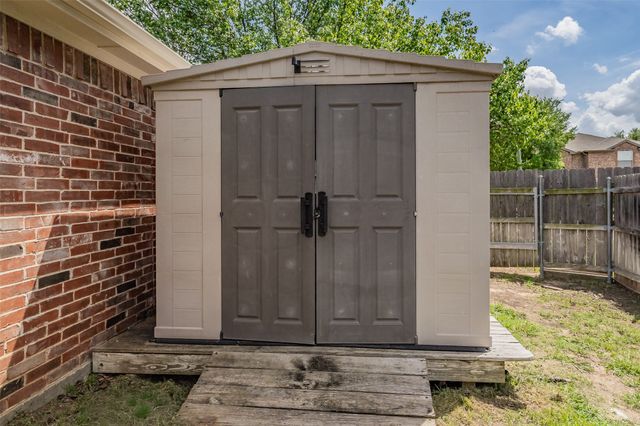 16 Mary Lou Court, Mansfield, TX 76063