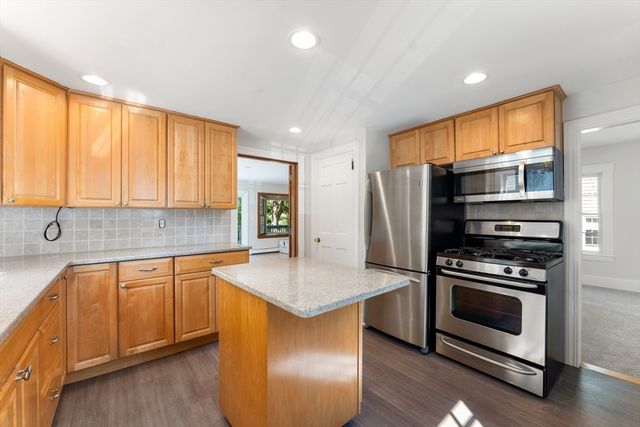 37 Cedar St 37, Wellesley, MA 02481