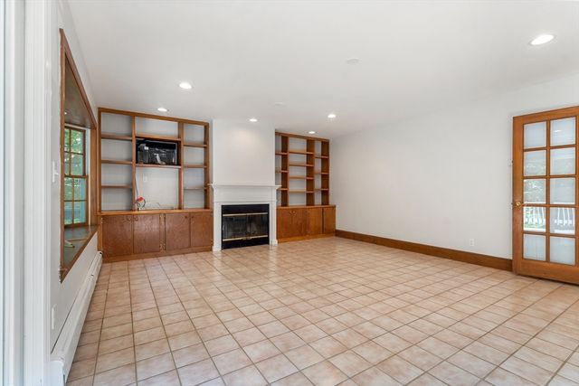 37 Cedar St 37, Wellesley, MA 02481